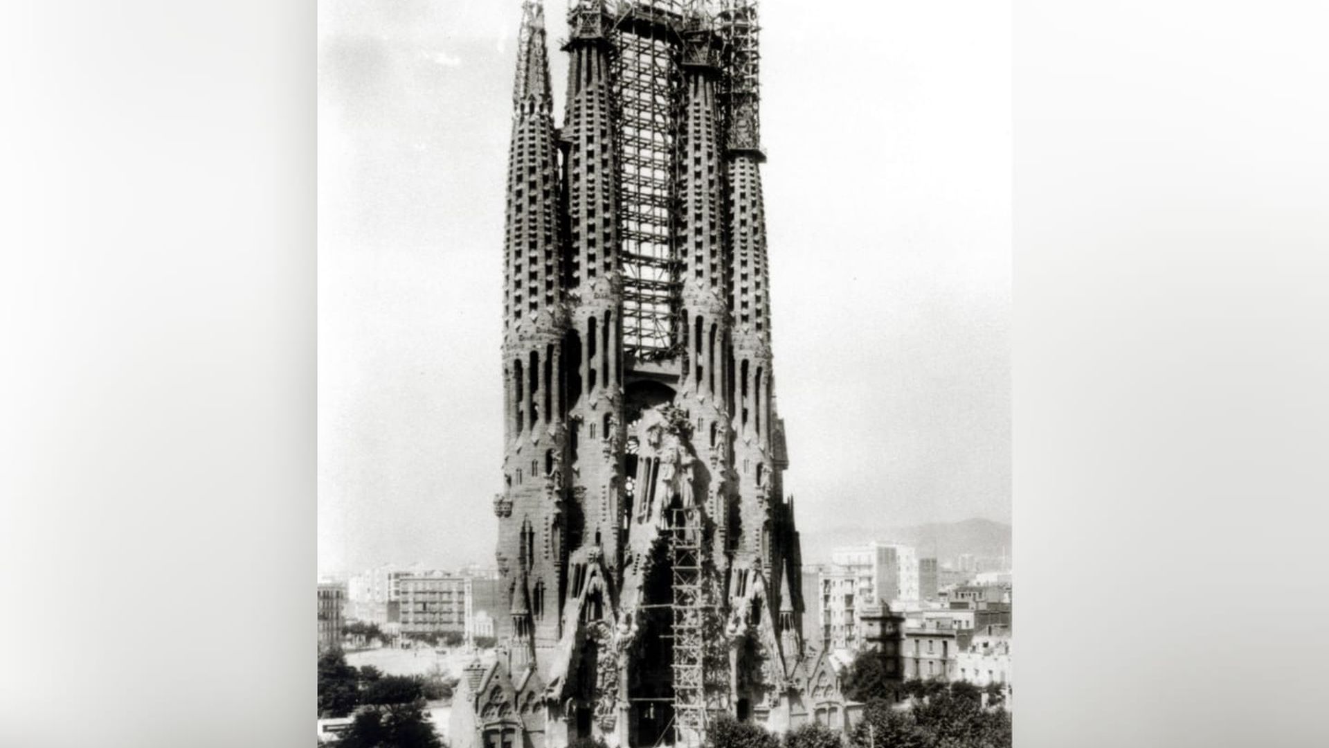 El campanario dedicado al apóstol Bernabé fue el único que Gaudí pudo dejar terminado.