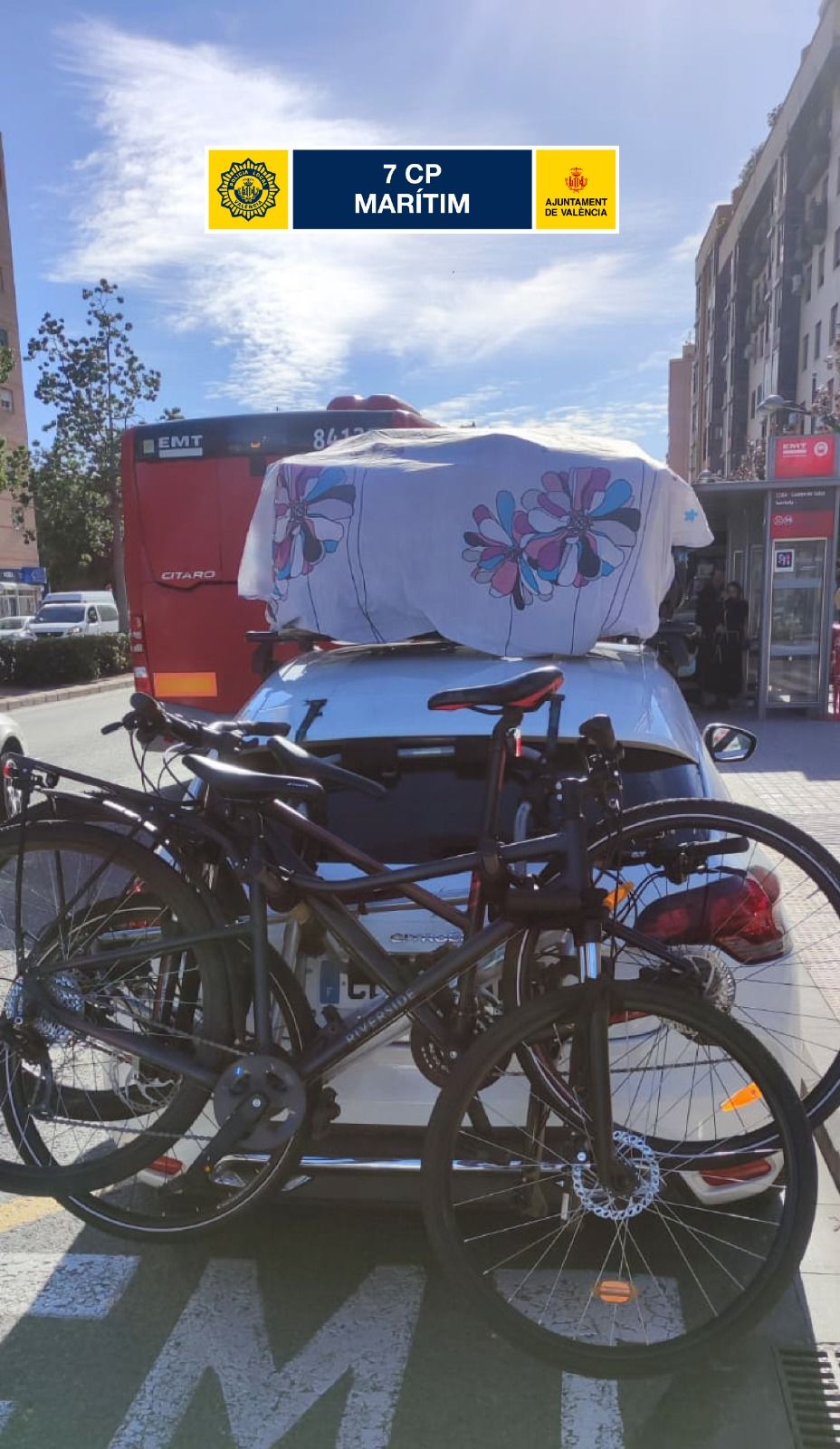 El coche circulaba cargado por Valencia