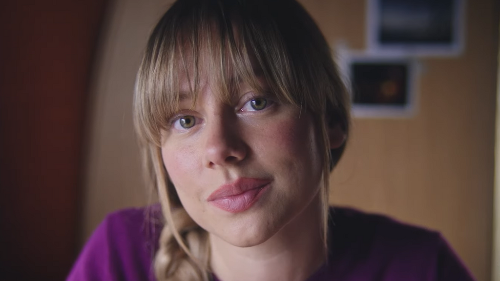 El relato de Ester Expósito contra la violencia vicaria: “Meses después conocí la historia completa”