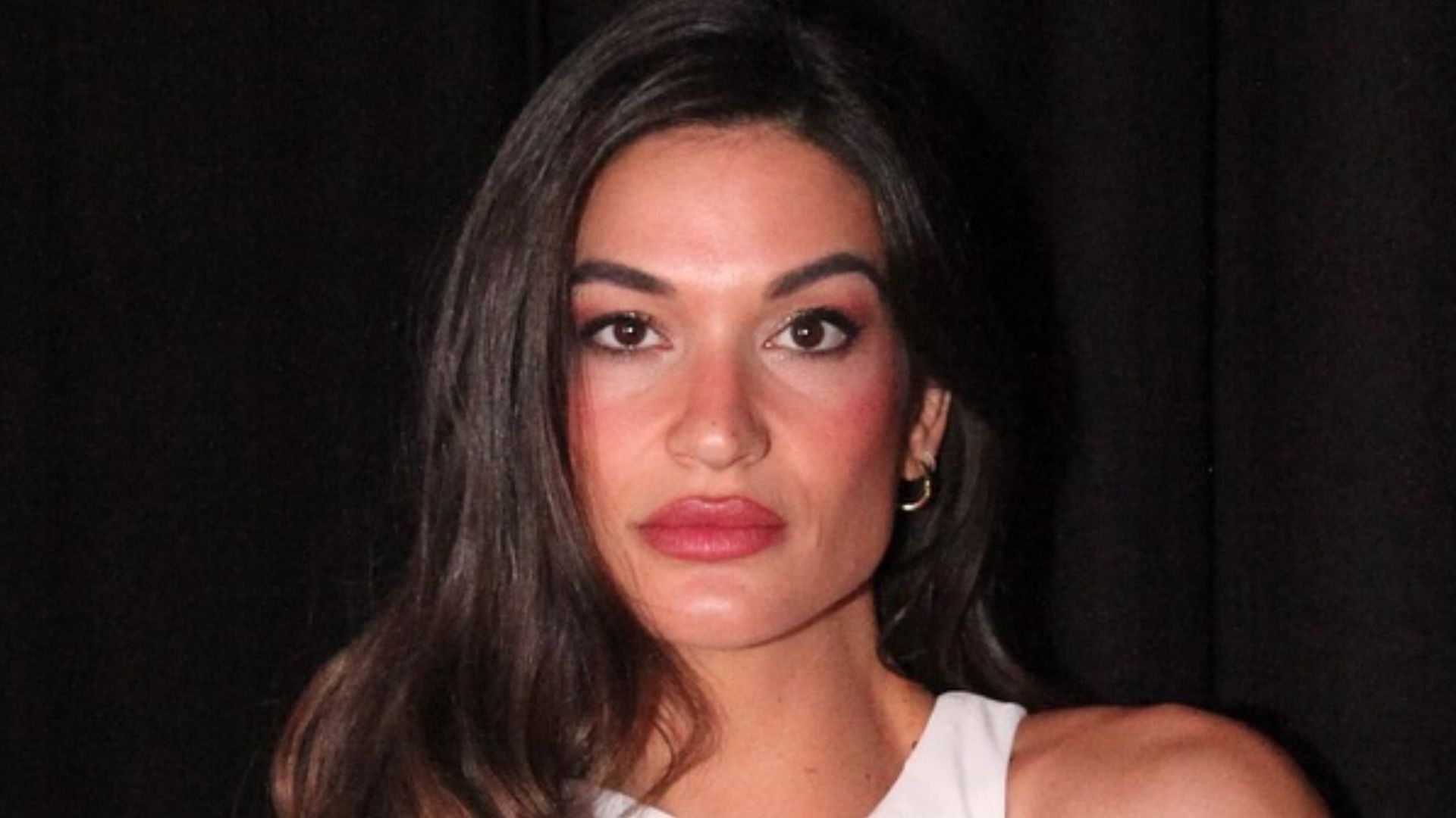 Estela Grande, embarazada de gemelos, pide consejo