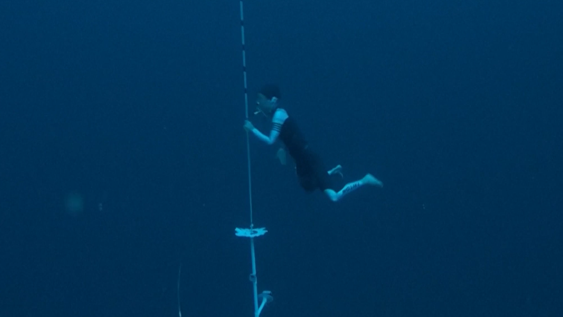 Kateryna Sadurska bate el récord de inmersión sin aletas. Kateryna Sadurska bate el récord de inmersión sin aletas.