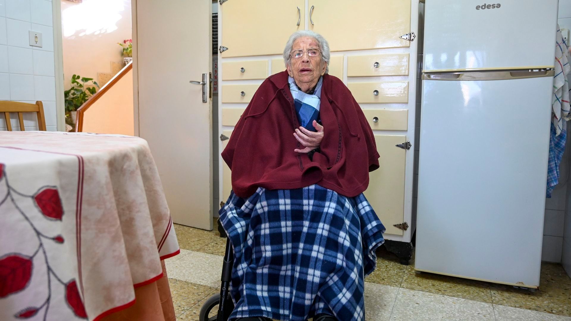 Teresa Fernández Casado, natural de Zambrocinos del Páramo, certifica con su DNI tener 112 años