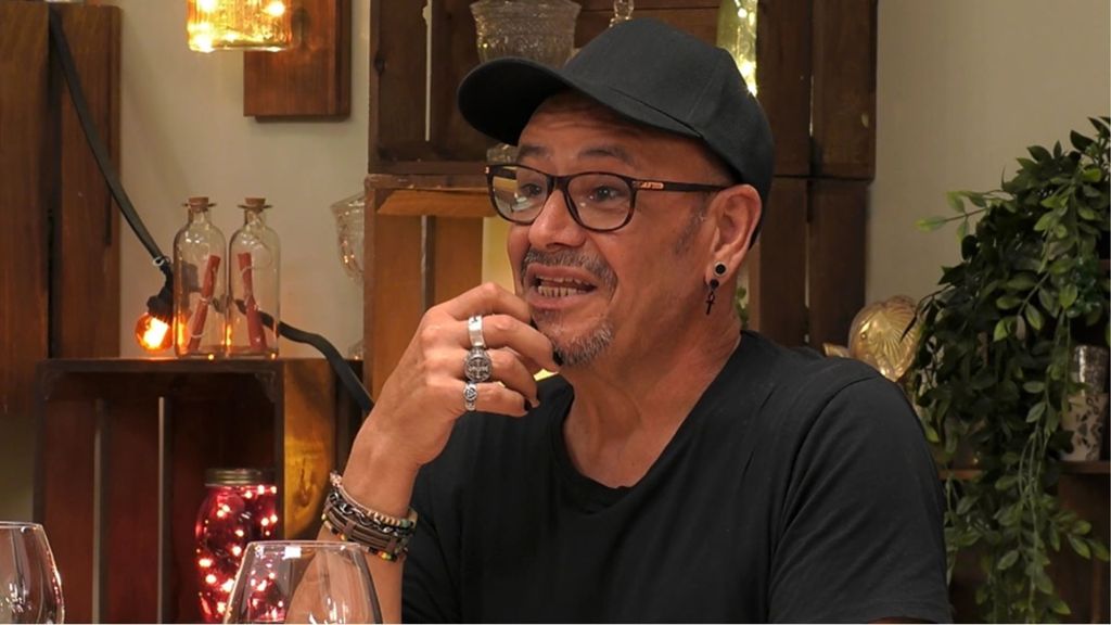 Un soltero tarotista sorprende a su cita al desvelarle de qué manera controla su TDH: “He nacido con el don”