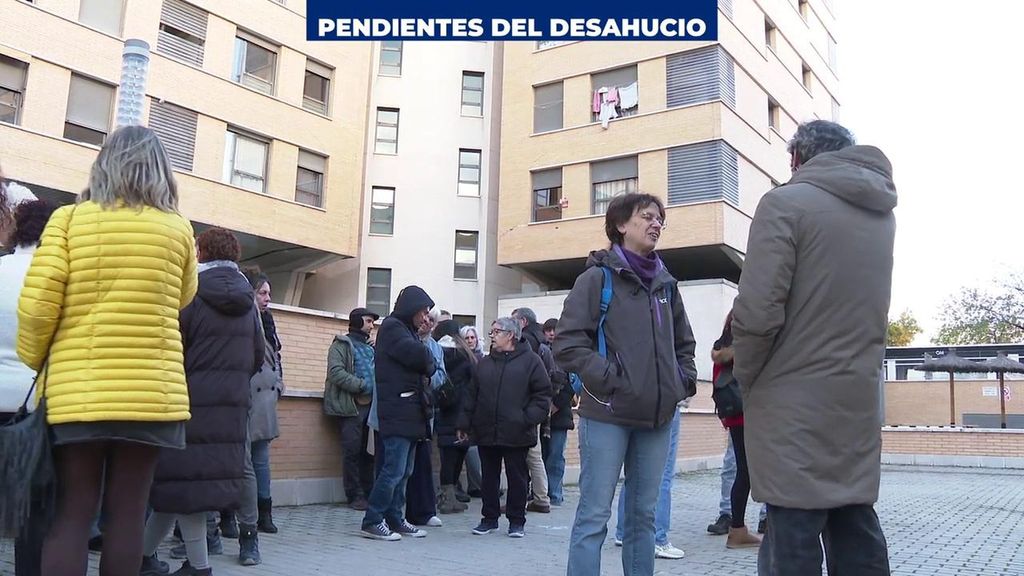 Unas 200 familias del Ensanche de Vallecas están aterradas ante un inminente desahucio: "Nos están dejando vendidos"