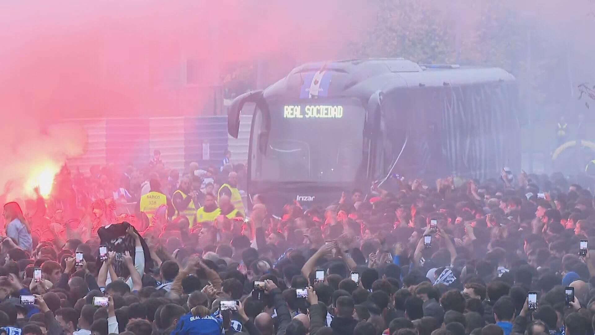 251101_dep_mochila_donosti_llegadas_derbi_vasco_r_soc___ath_club_frame_37277.jpeg 251101_dep_mochila_donosti_llegadas_derbi_vasco_r_soc___ath_club_frame_37277.jpeg