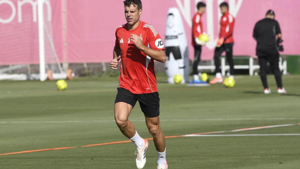 Azpilicueta trabaja al margen en el entrenamiento del Sevilla FC