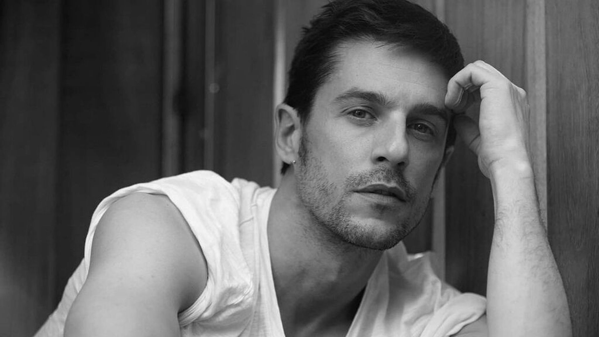 Actor de éxito y piloto en sus ratos libres: la vida de Alejo Sauras tras 'Los Serrano' Actor de éxito y piloto en sus ratos libres: la vida de Alejo Sauras tras 'Los Serrano'