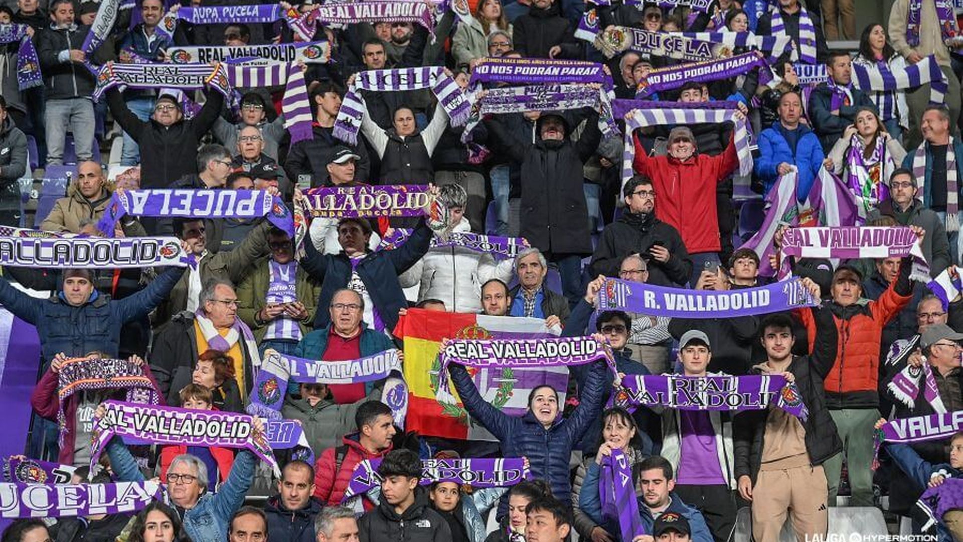 aficion_del_real_valladolid_ante_el_granada_en_zorrilla_001.jpeg aficion_del_real_valladolid_ante_el_granada_en_zorrilla_001.jpeg