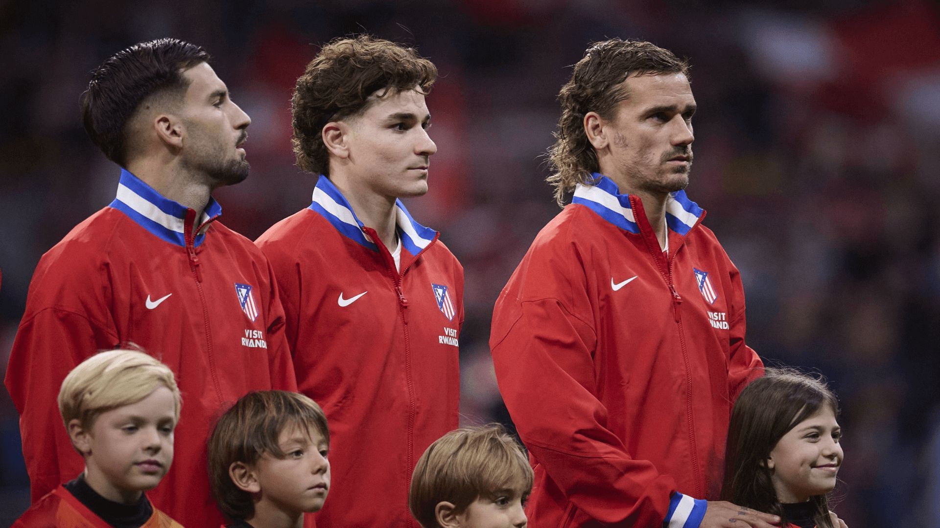 baena_julian_y_griezmann_durante_el_atletico_union_sg_foto_cordon_press.png