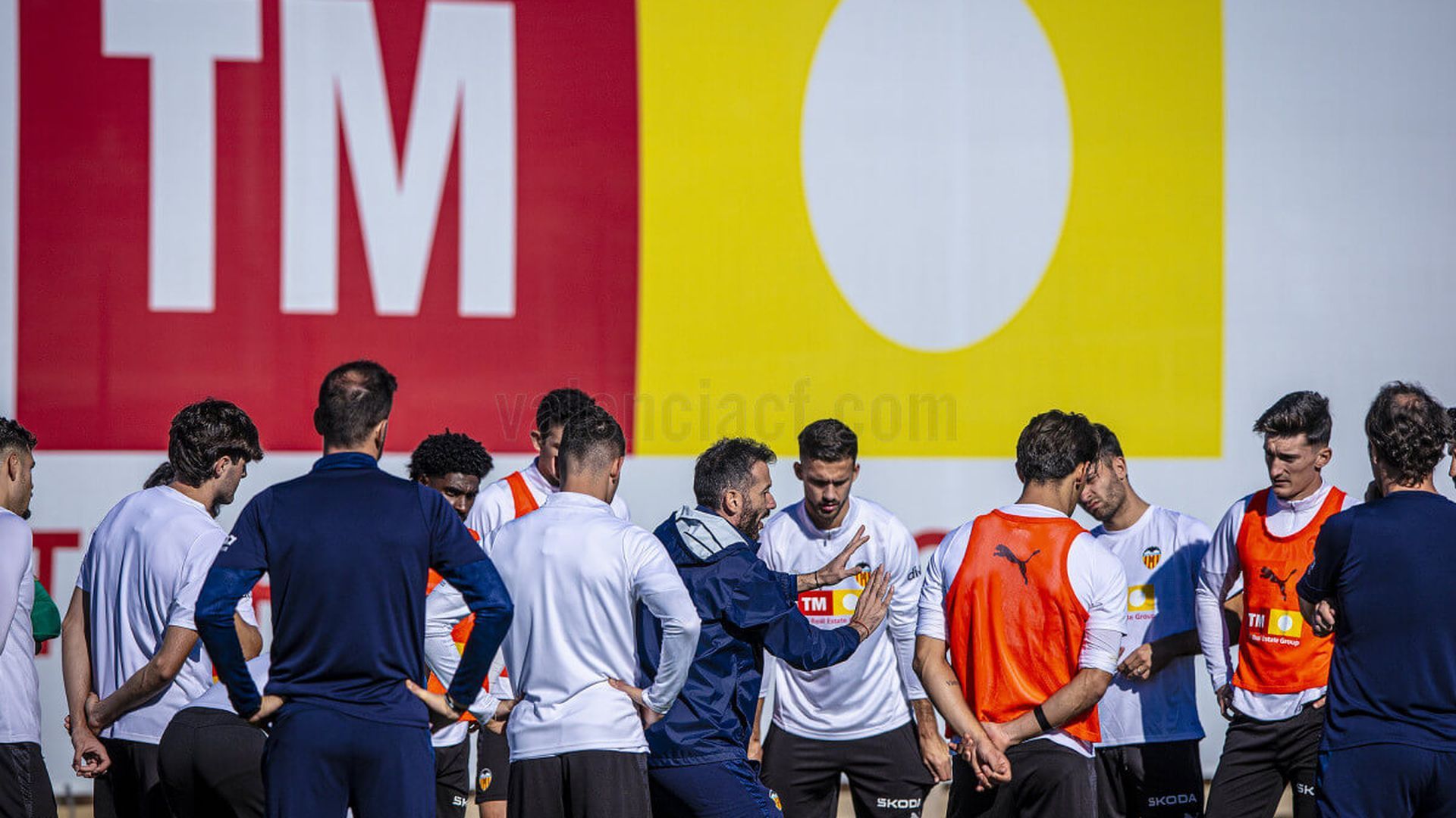 carlos_corberan_en_paterna_foto_valencia_cf.jpg carlos_corberan_en_paterna_foto_valencia_cf.jpg