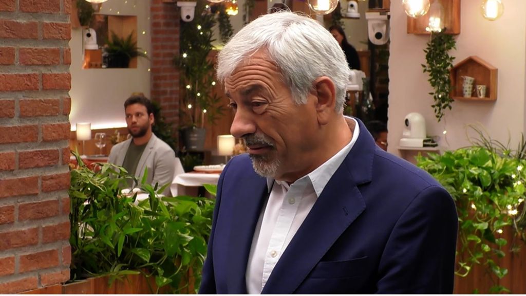 Carlos Sobera queda impactado por la mirada de un soltero de 'First Dates': “Vas a dejar a tu cita turulata”