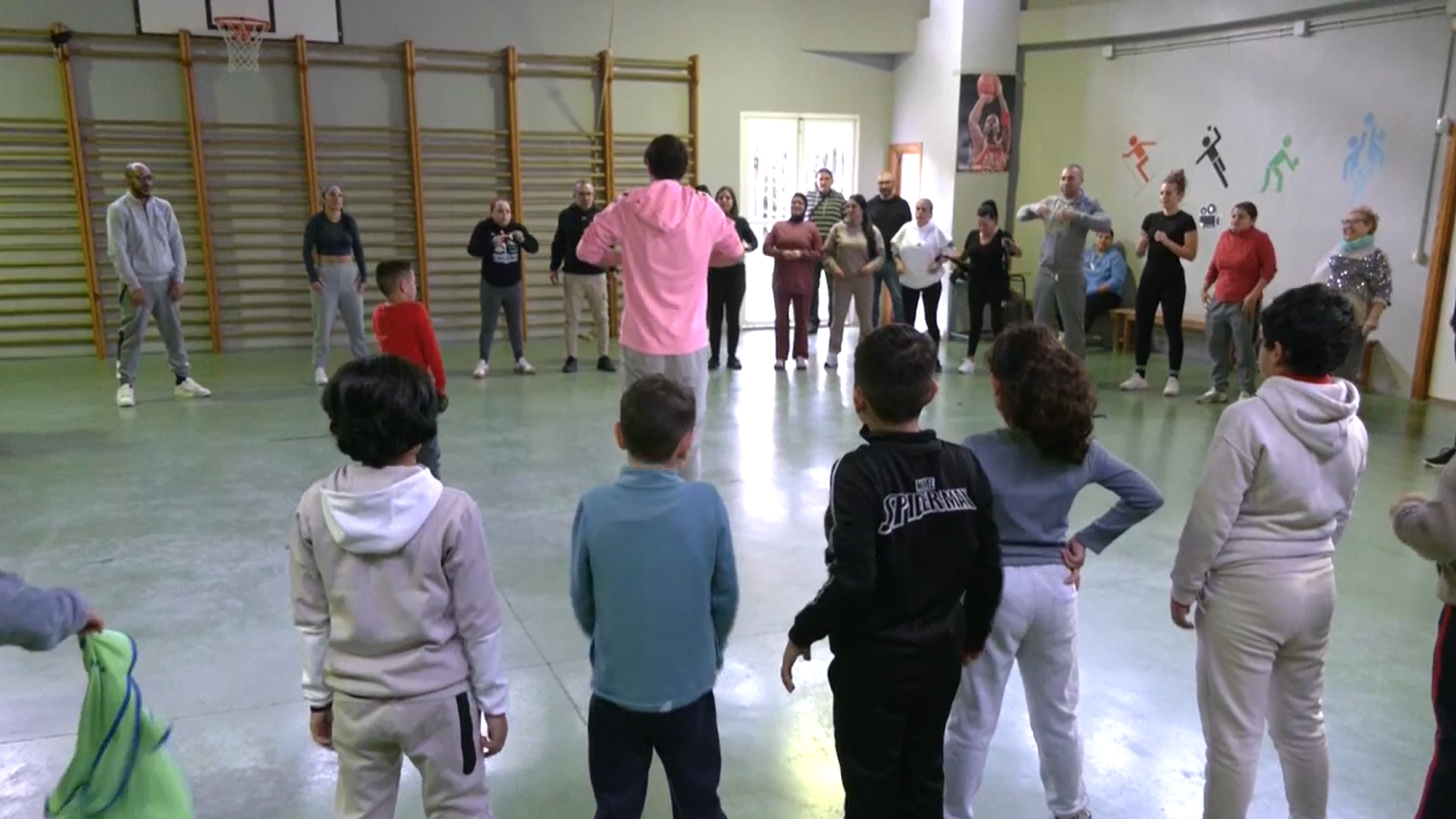 Clase de educación física del CEIP Parque Nueva Granada Clase de educación física del CEIP Parque Nueva Granada