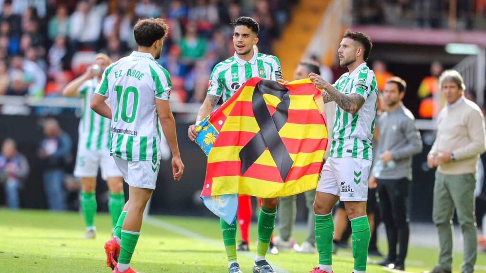 el_betis_homenajea_a_las_victimas_de_la_dana_en_mestalla_foto_europa_press_001.jpg el_betis_homenajea_a_las_victimas_de_la_dana_en_mestalla_foto_europa_press_001.jpg