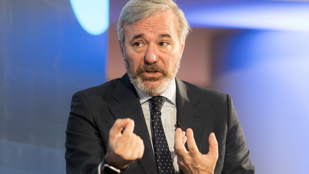 El presidente de Aragón anuncia el uso obligatorio de mascarilla en centros sanitarios para frenar la gripe: "Es un problema serio"