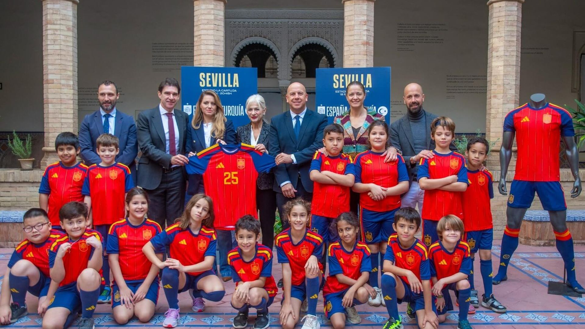 espana_turquia_3_foto_familia_webjpeg.jpeg espana_turquia_3_foto_familia_webjpeg.jpeg