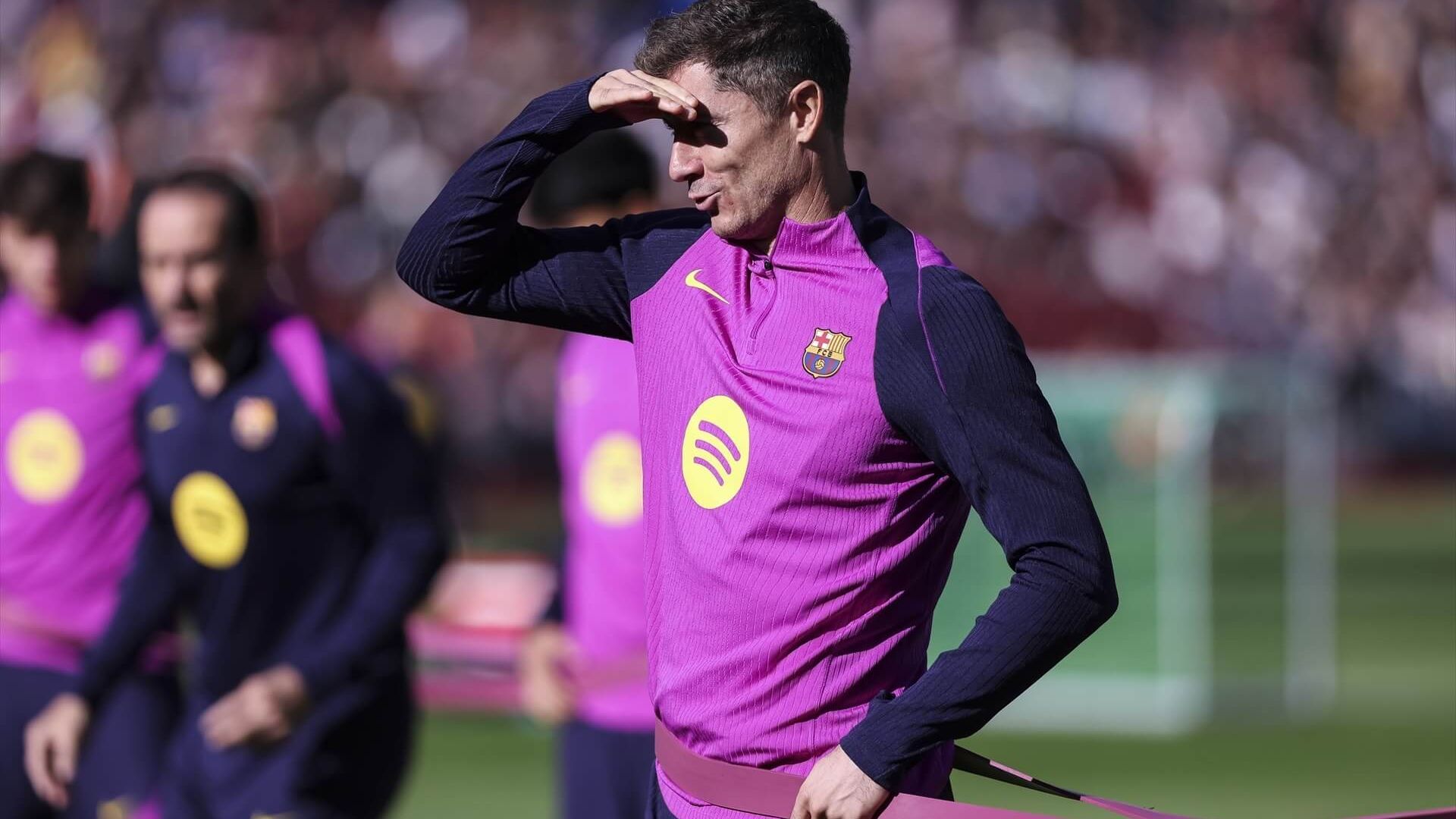 europapress_7083155_robert_lewandowski_during_the_training_day_of_fc_barcelona_open_do.jpg europapress_7083155_robert_lewandowski_during_the_training_day_of_fc_barcelona_open_do.jpg