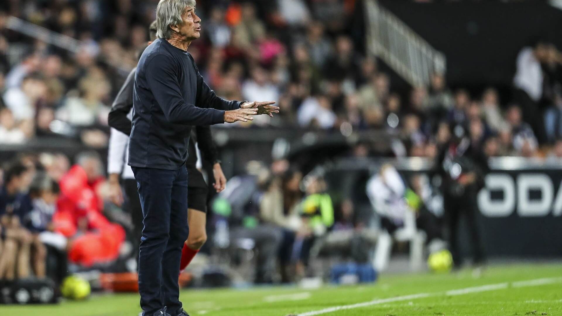 europapress_7090017_manuel_pellegrini_head_coach_of_real_betis_balompie_gestures_durin_001.jpg