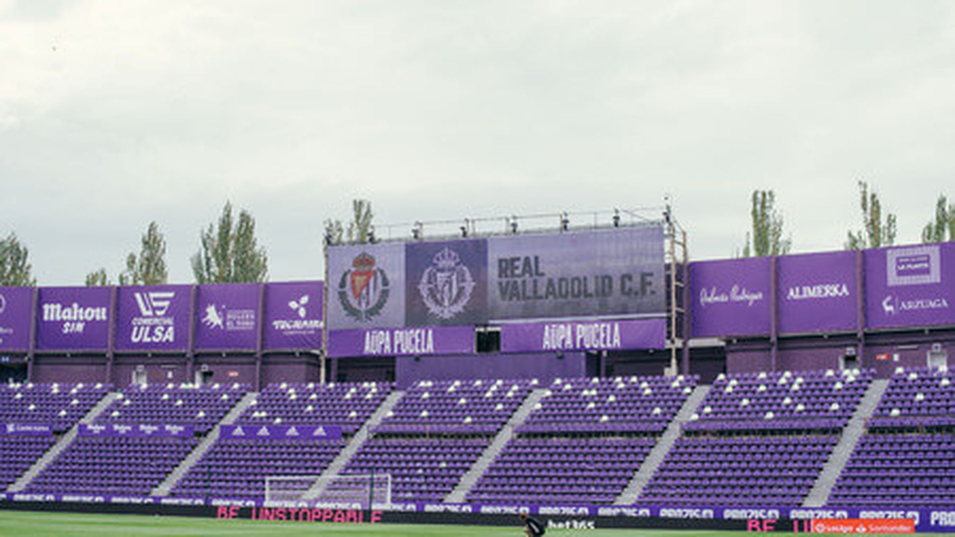 fondo_sur_del_estadio_jose_zorrilla_001.jpg