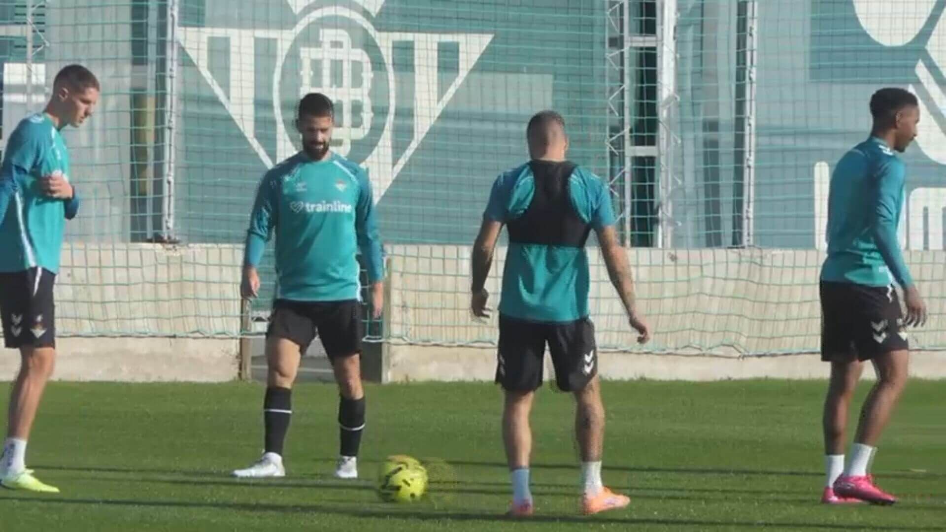 isco_alarcon_en_el_entrenamiento_del_betis.jpeg
