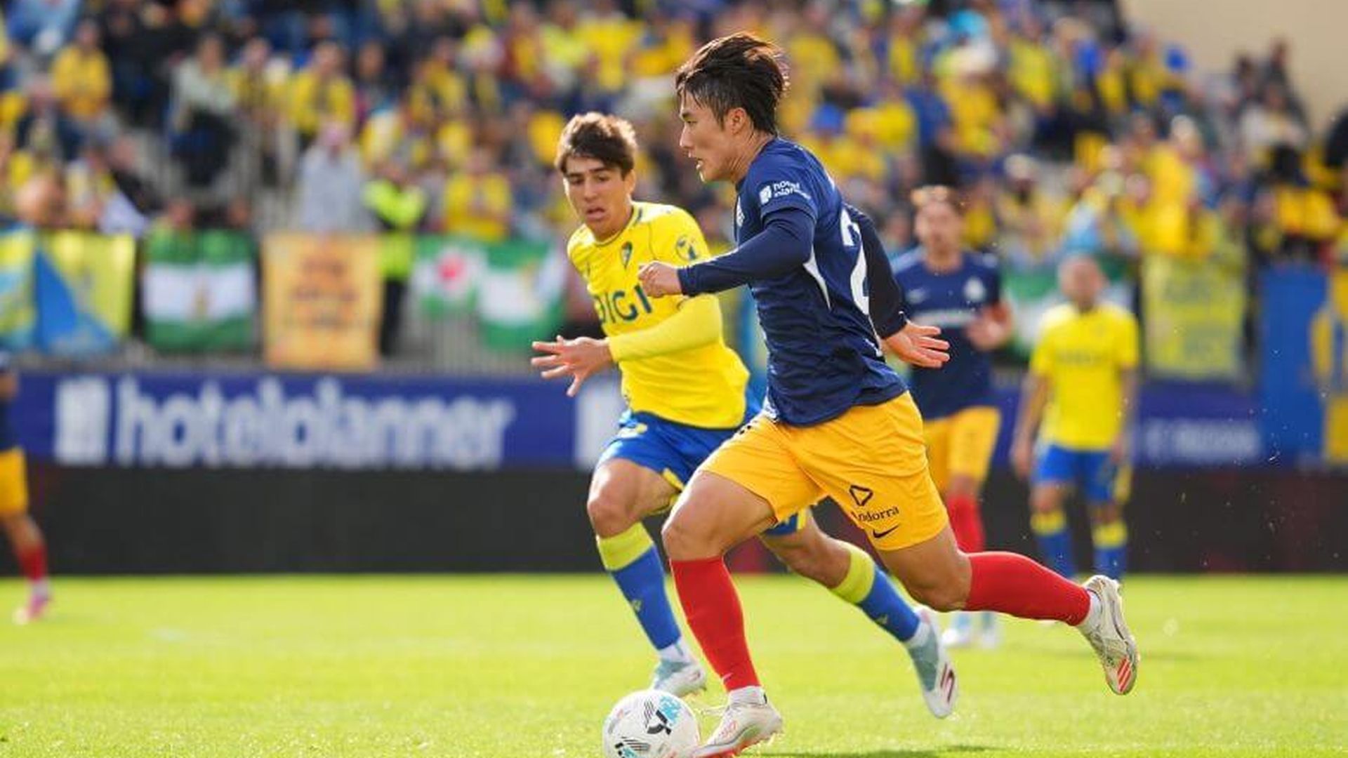 juan_diaz_junto_a_minsu_durante_el_andorra___cadiz_foto_laliga_001.jpeg