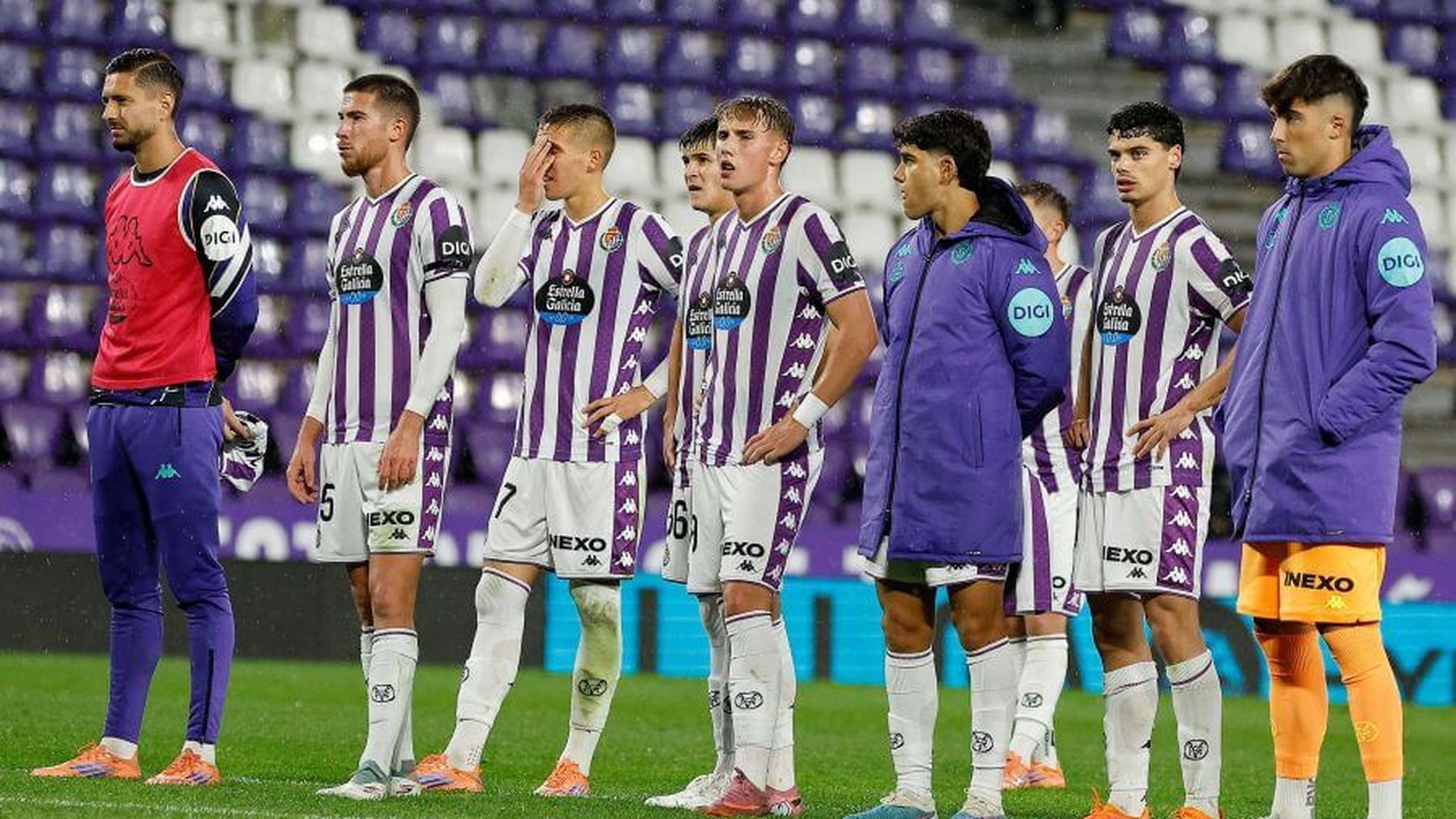 jugadores_del_real_valladolid_tras_la_derrota_ante_las_palmas.jpeg jugadores_del_real_valladolid_tras_la_derrota_ante_las_palmas.jpeg