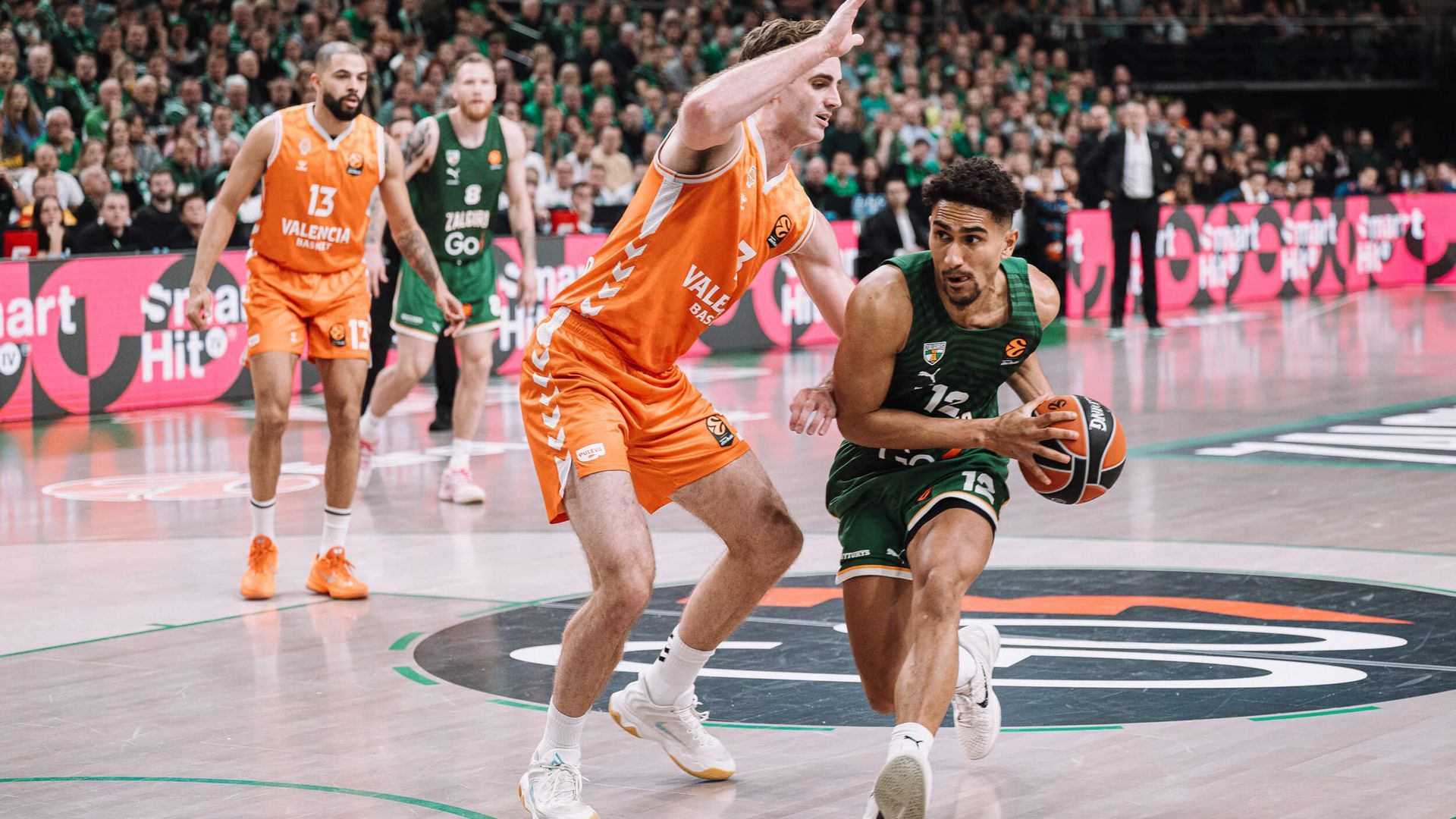 la_racha_del_valencia_basket_finaliza_en_una_dura_batalla_en_pista_del_lider_86_77.jpg la_racha_del_valencia_basket_finaliza_en_una_dura_batalla_en_pista_del_lider_86_77.jpg