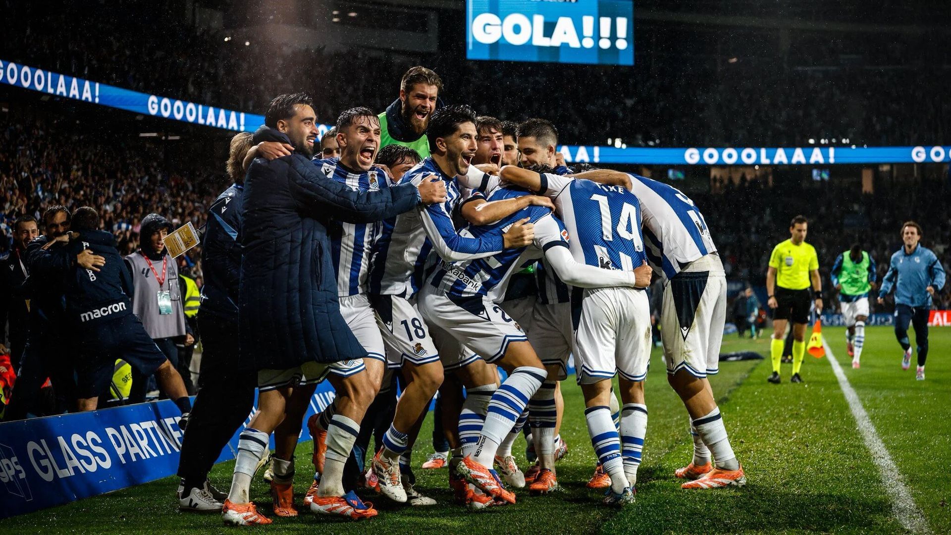 los_jugadores_de_la_real_sociedad_celebra_un_gol_ante_el_athletic_foto_real_sociedad_001.jpg los_jugadores_de_la_real_sociedad_celebra_un_gol_ante_el_athletic_foto_real_sociedad_001.jpg