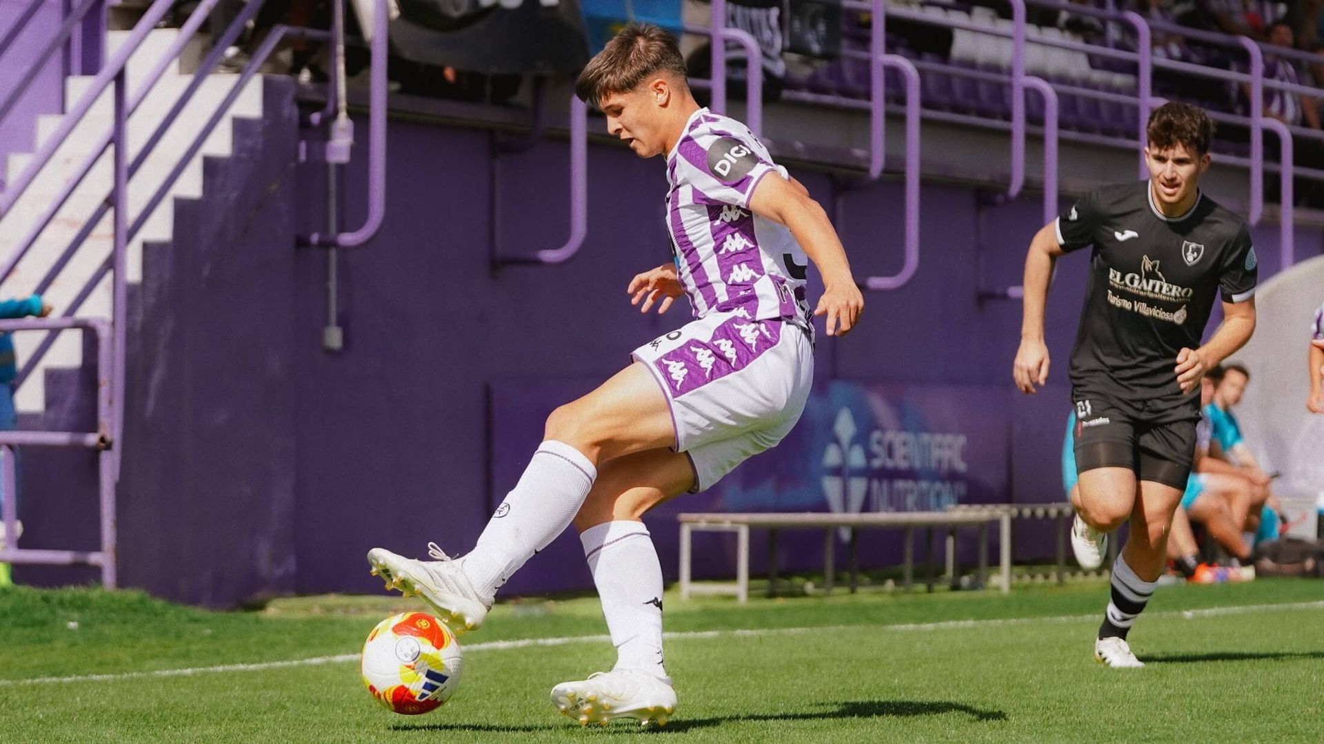 mario_dominguez_en_su_debut_con_el_promesas_foto_real_valladolid_001.jpg