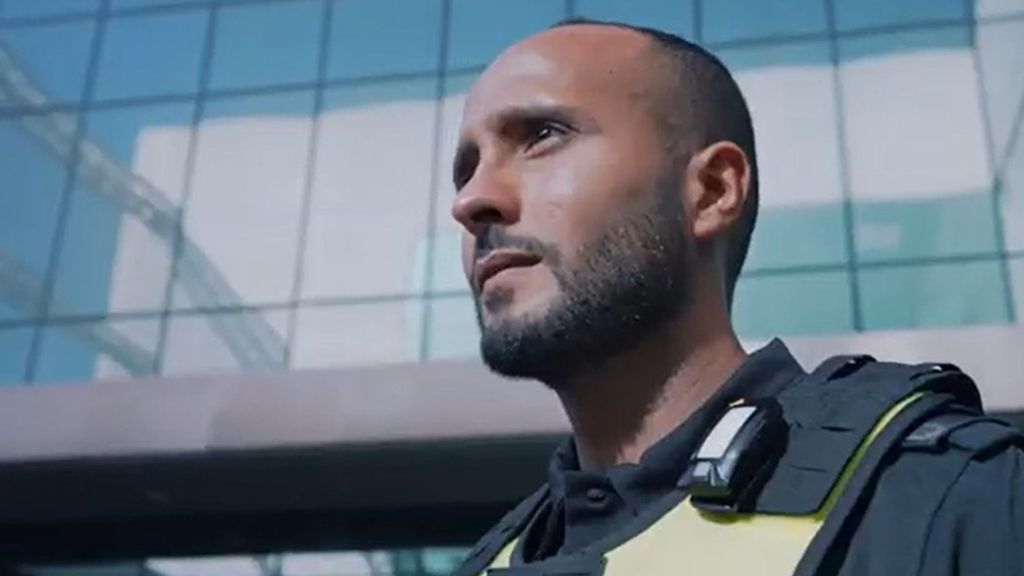 Marouane Chhayby, el policía local de Sevilla que llegó a España en los bajos de un camión