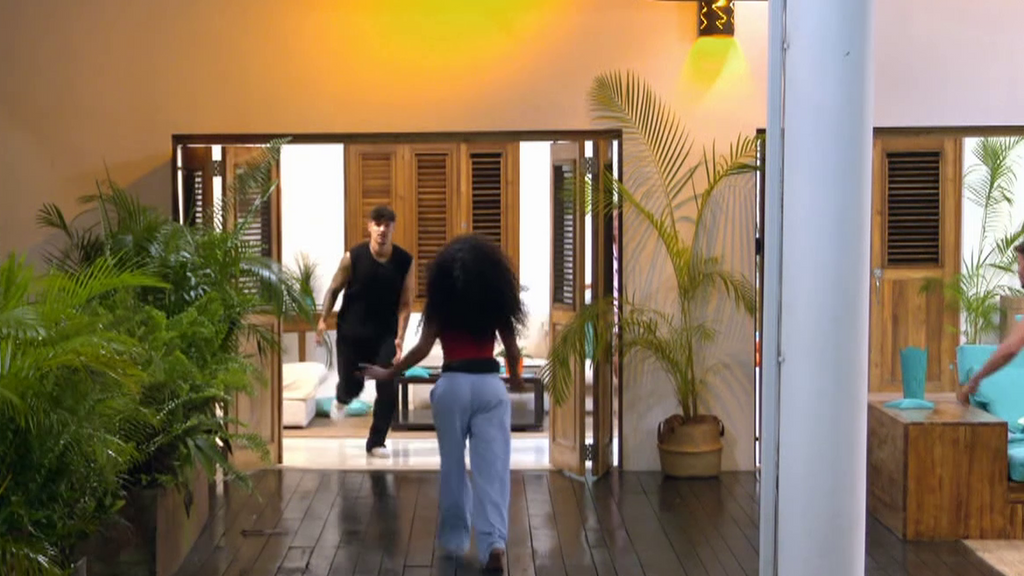 Mayeli irrumpe en Villa Montaña provocando lágrimas y tensión entre sus habitantes