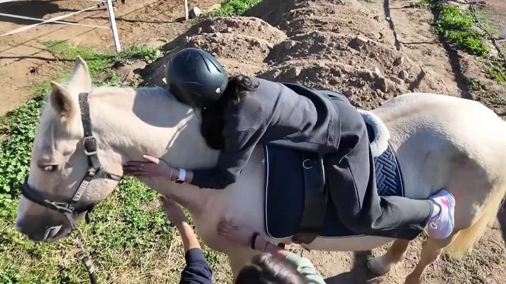 Mujeres víctimas de violencia de género recuperan su autoestima a lomos de un caballo