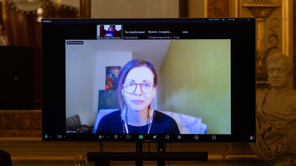 Nevenka Fernández llora en el Congreso el 25N: "Estuve muy sola"