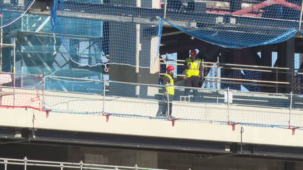 Los obreros, espectadores de lujo en la vuelta del Barça al Camp Nou