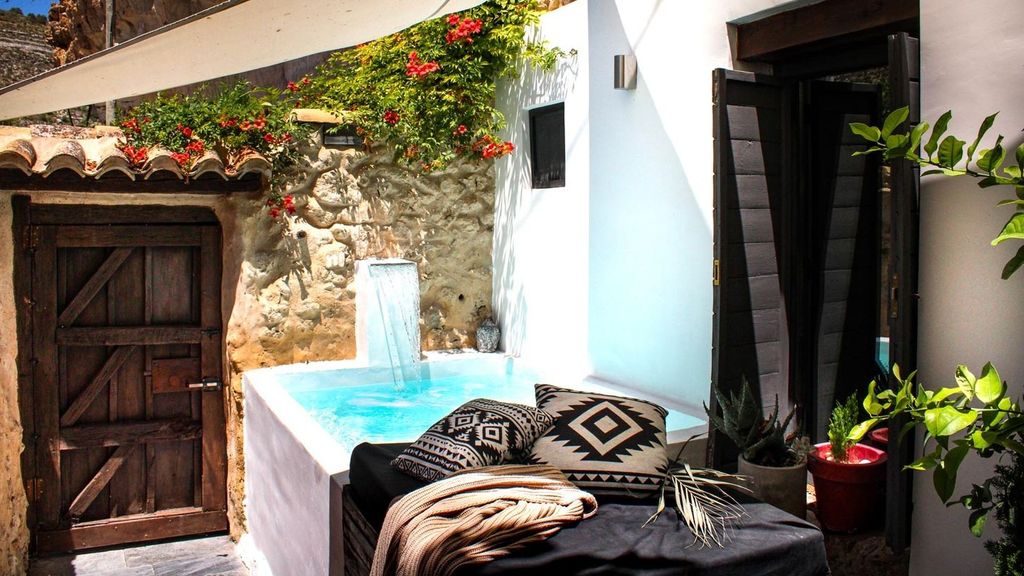 Un hotel dentro de una cueva