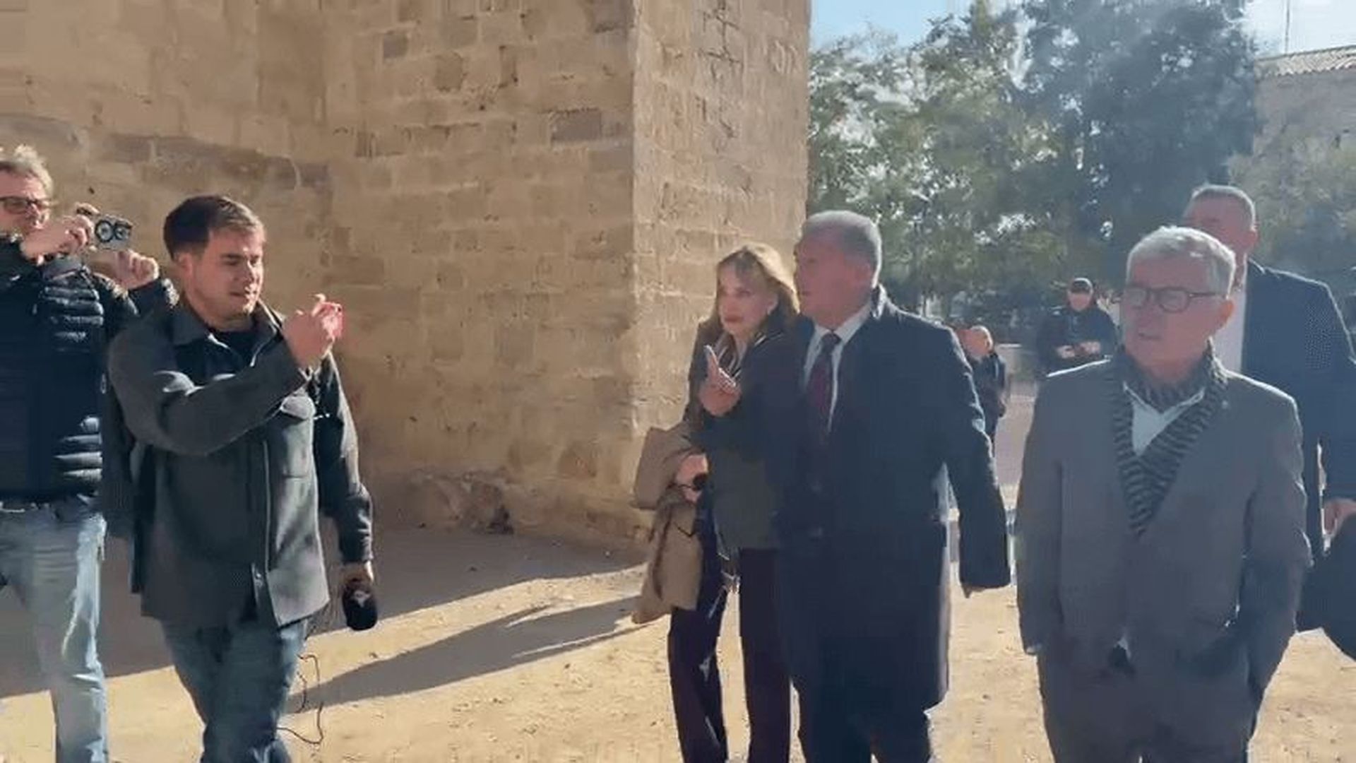 vlcsnap_2025_11_19_13h53m49s190png.png vlcsnap_2025_11_19_13h53m49s190png.png