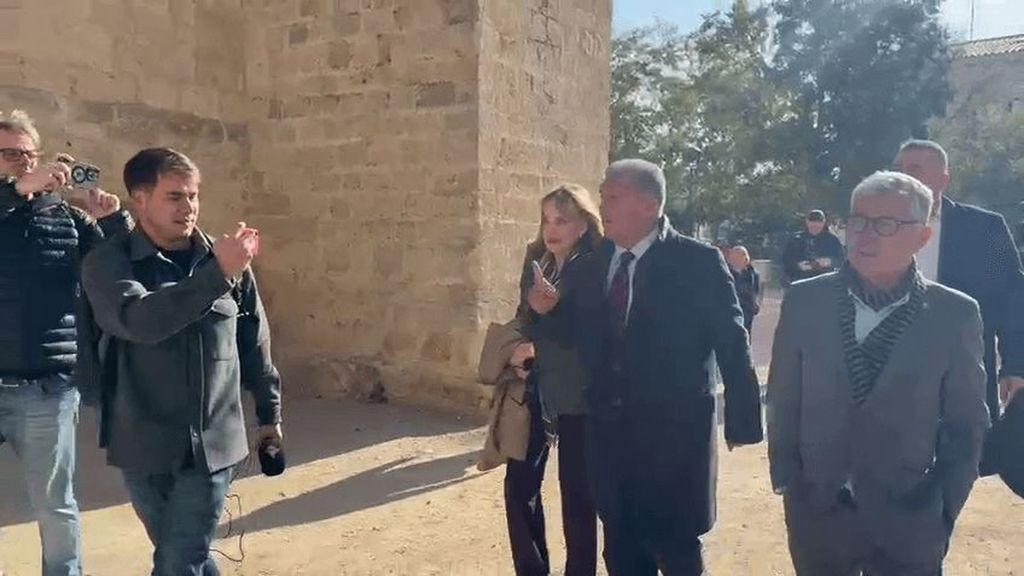 El vacile de Joan Laporta en su llegada a la reunión de la Junta Directiva: "A ver si me van a casar otra vez"