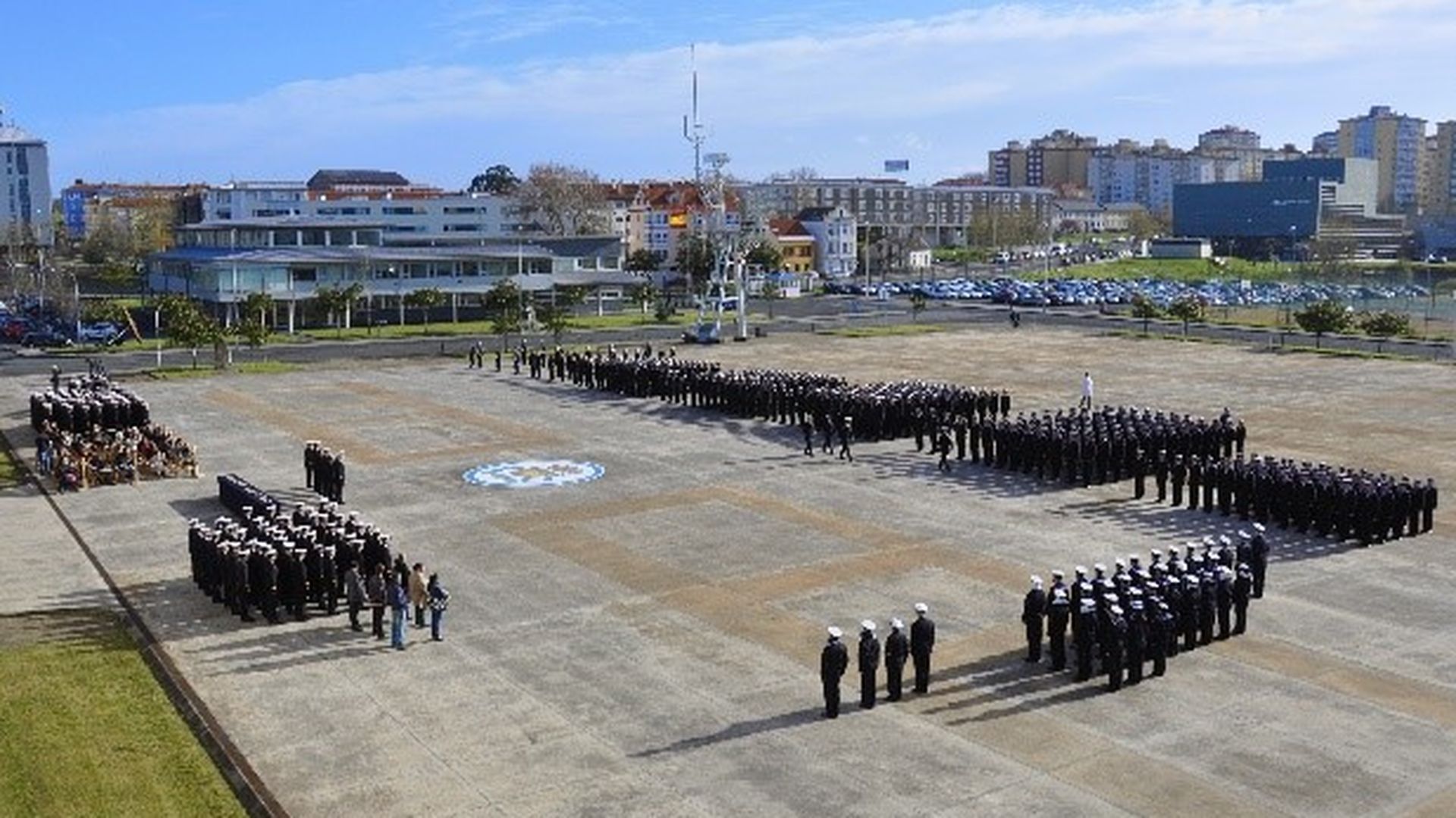 Acto en la Plaza de Armas de la Escuela Antonio de Escaño de Ferrol