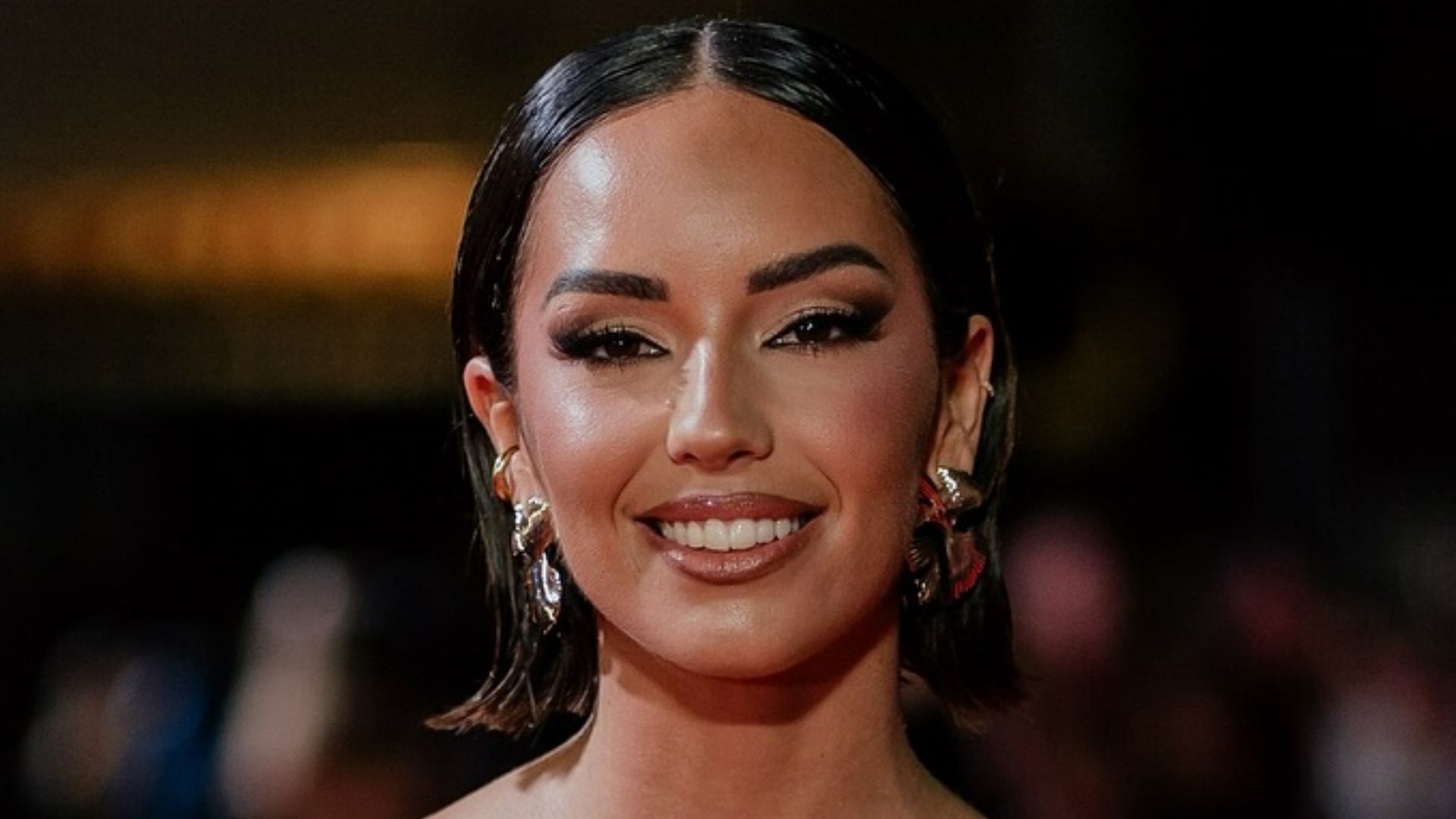 Anita Williams responde con unas fotos de su adolescencia a las críticas sobre sus retoques