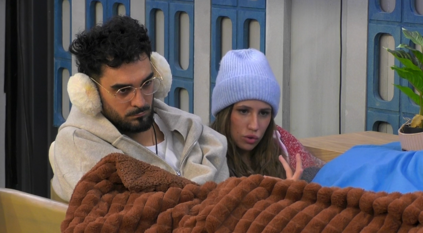 Aroa y Aquilino en la cabaña