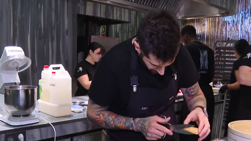 El menú del restaurante Enigma, que logra su segunda estrella en la Guía Michelín