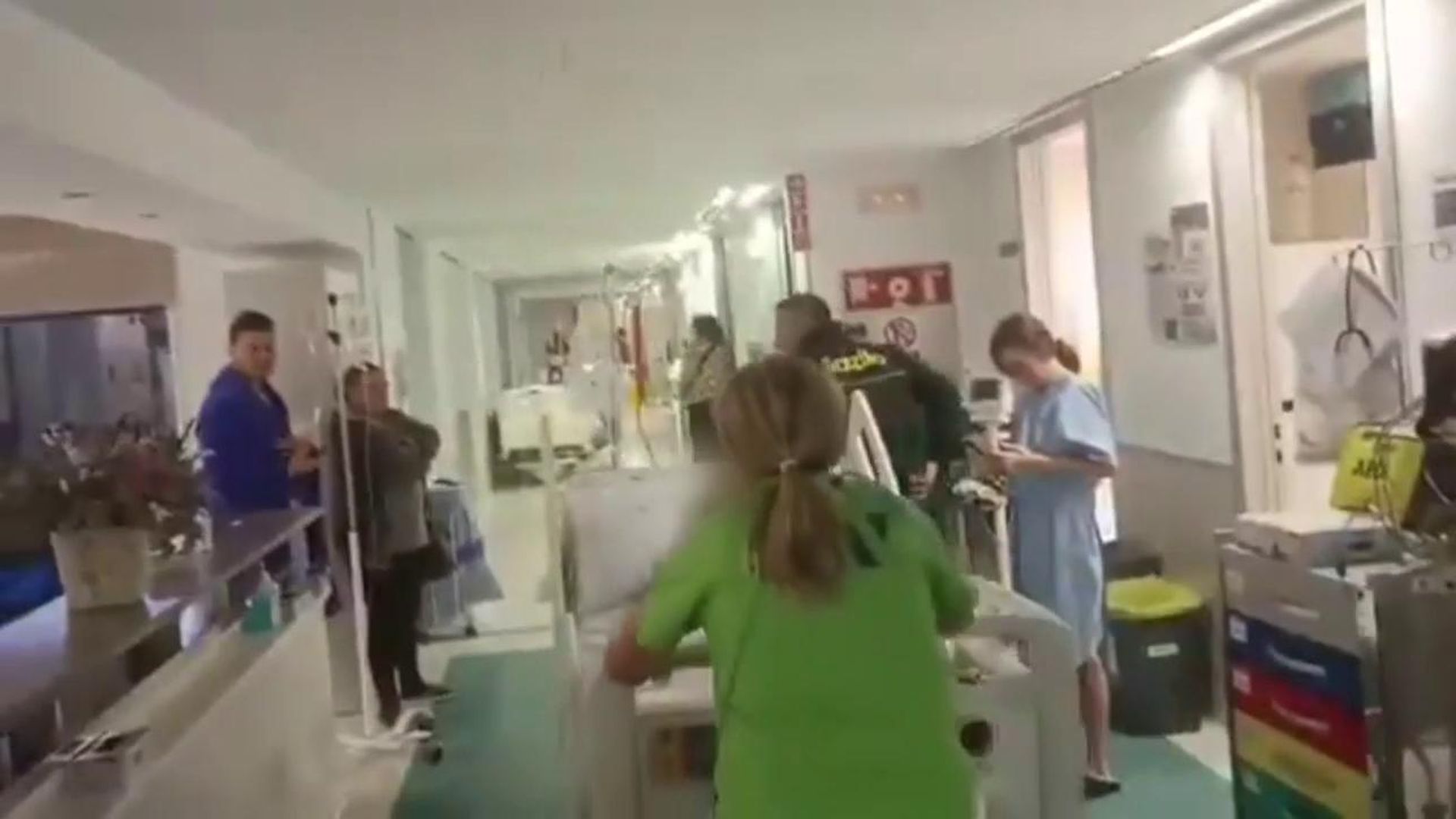 El testimonio de las personas que tuvieron que ser evacuadas en el incendio del hospital de Cartagena: "Parecía el fin del mundo"