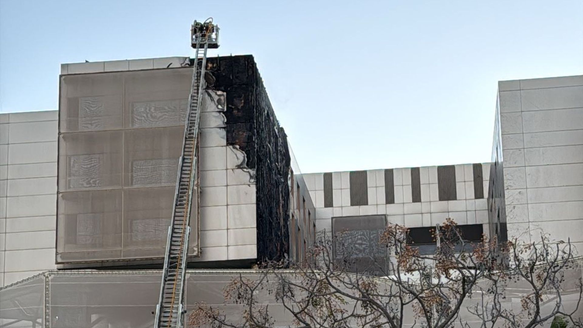 Estado en el que ha quedado el hospital de Cartagena tras el incendio