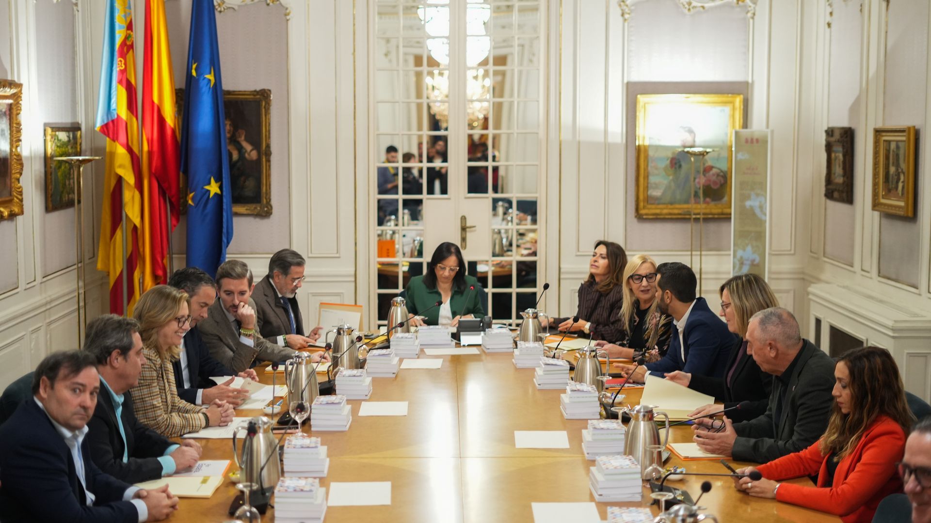 EuropaPress_7112473_presidenta_les_corts_valencianes_llanos_masso_reunion_les_corts_valencianes