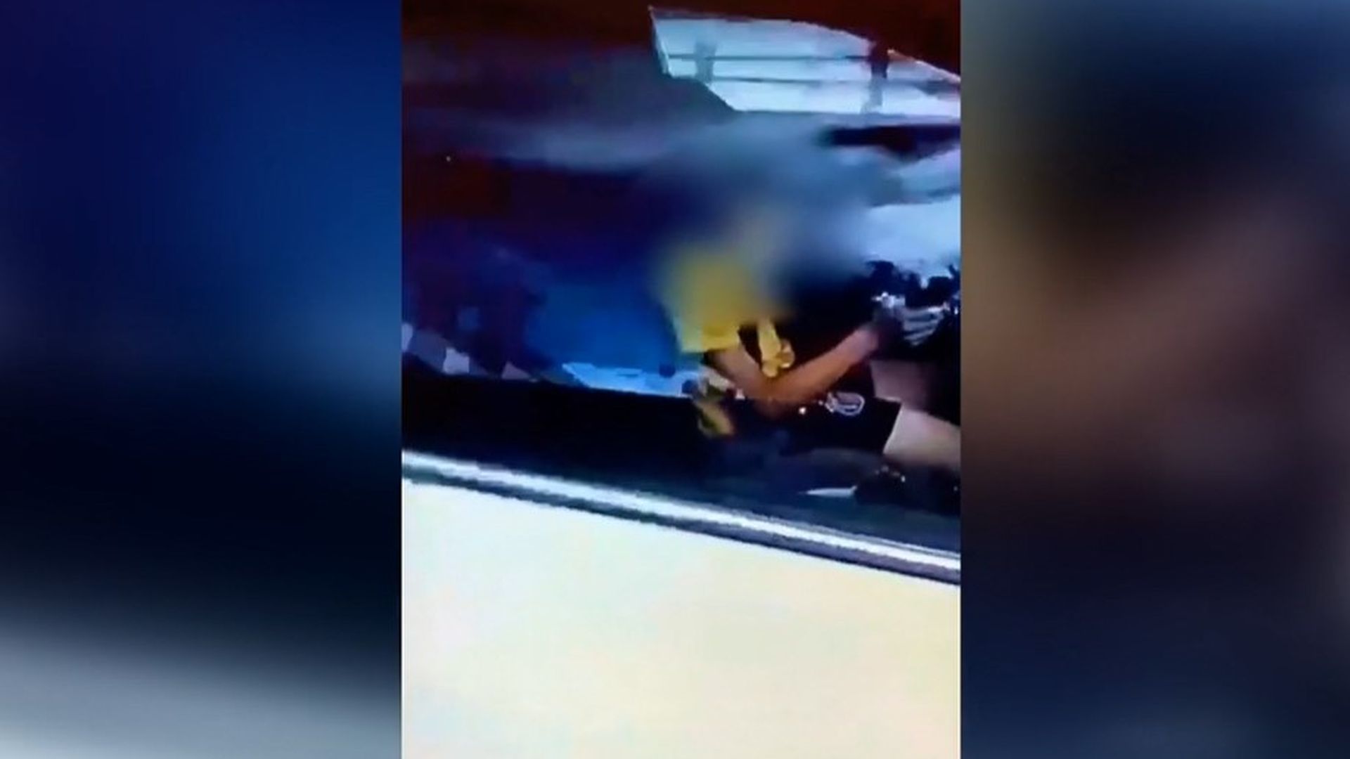 Graba a su hijo de 10 años al volante en Irún y sube el vídeo a redes sociales