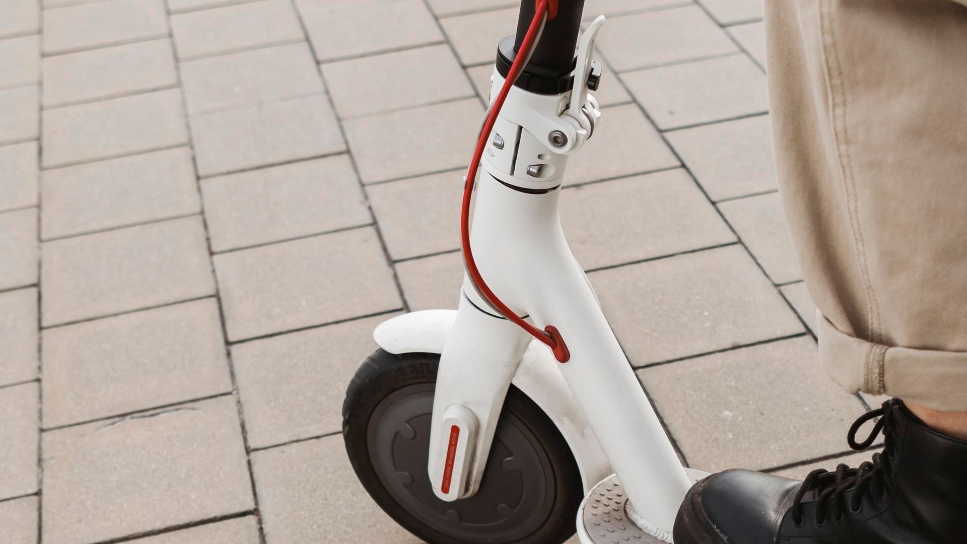 Imagen de archivo de un patinete eléctrico