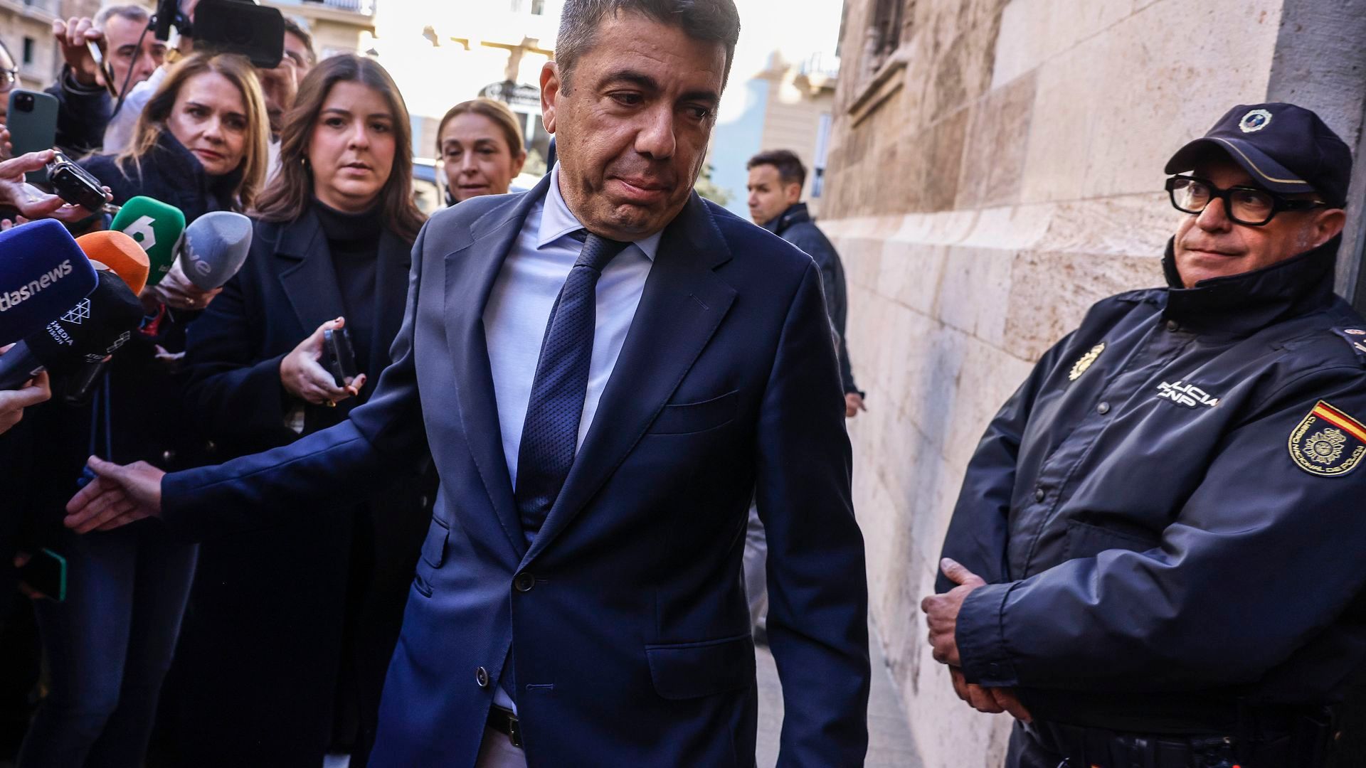 Mazón desmiente haber ido al Cecopi en el vehículo de la periodista Vilaplana tras la comida en el Ventorro