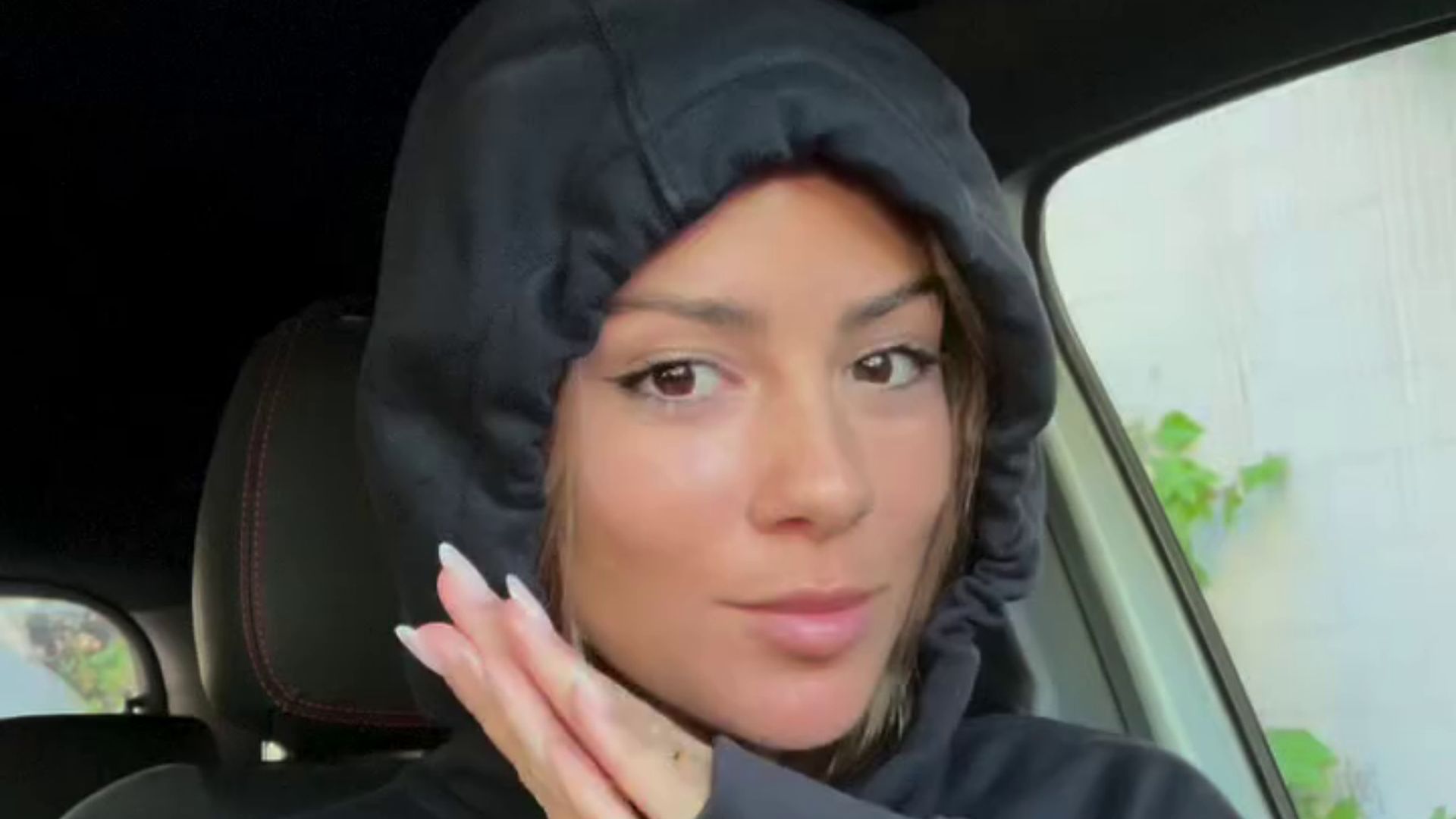 Melyssa Pinto se somete a un drástico cambio de look y Mario Casas reacciona