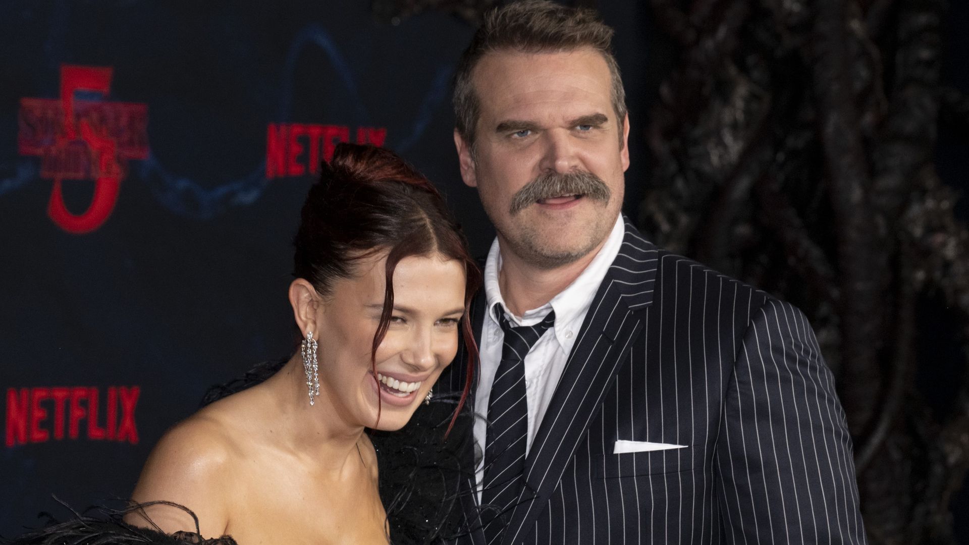 Millie Bobby Brown y David Harbour