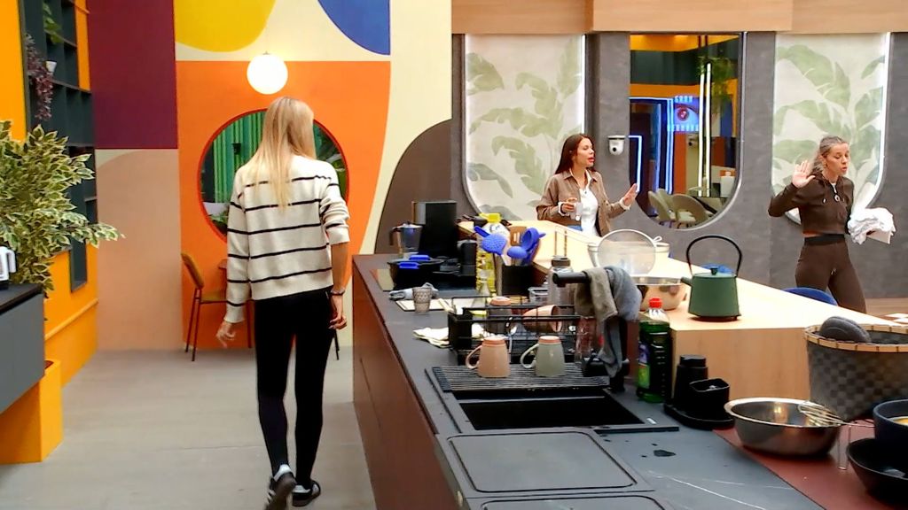 Patricia intenta un acercamiento con Almudena