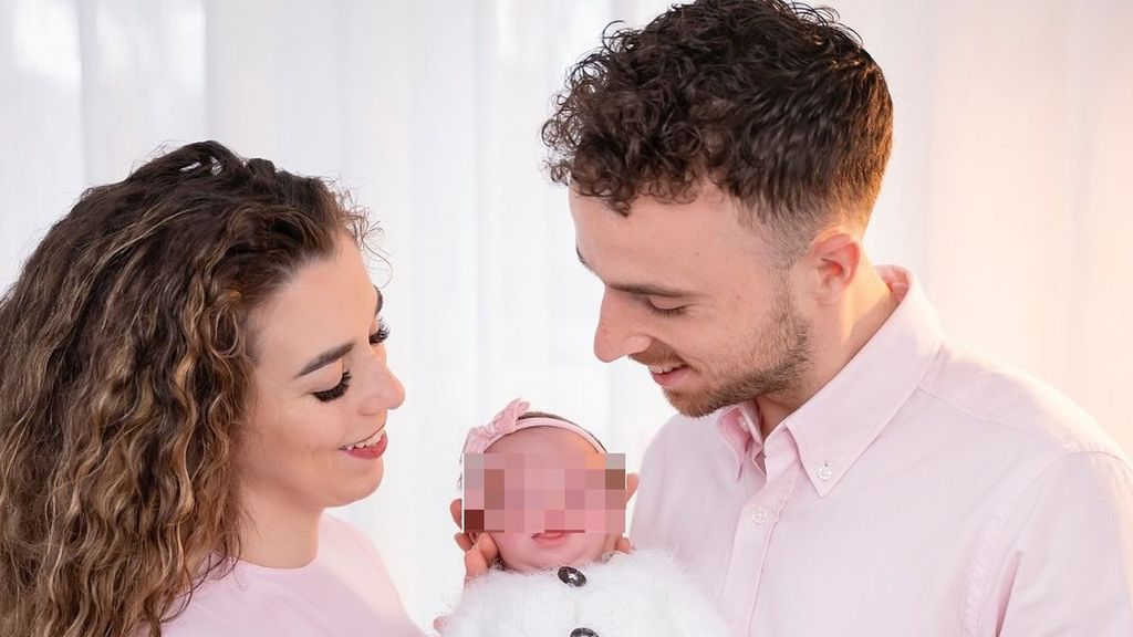 Rute Cardoso y Diogo Jota junto a su hija